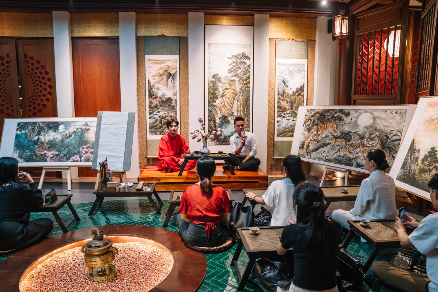 1_Hình ảnh lớp dạy thư pháp tại Khởi Minh Đường